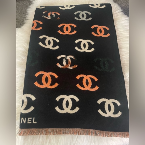 CC Reversible scarf/shawl - Picture 6 of 9